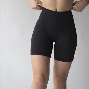 P’tula Yvette shorts 6” medium